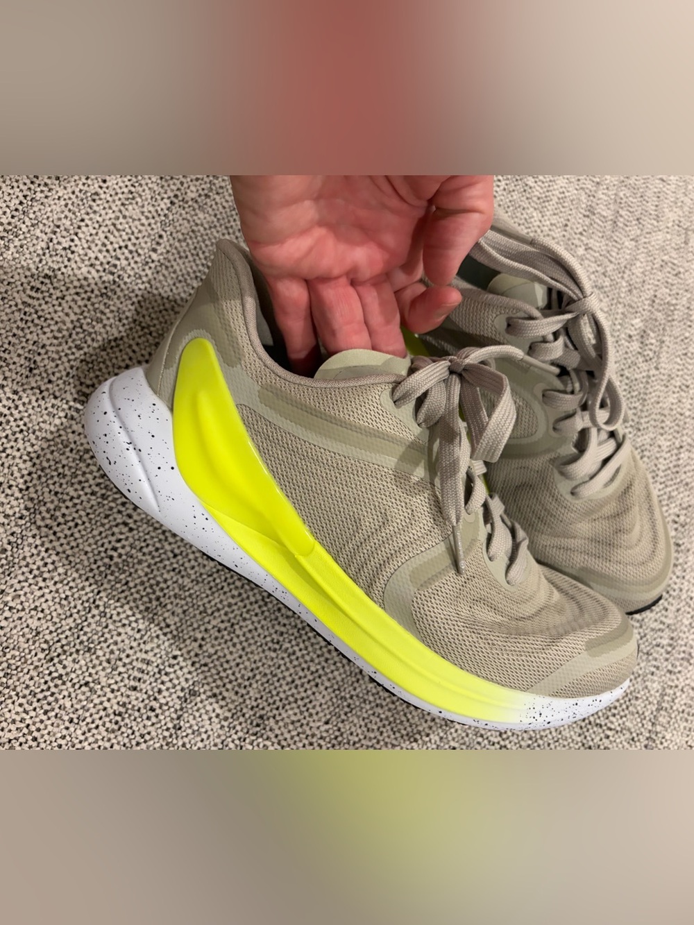 Lululemon Blissfeel 2 running shoes Raw Linen and Highlight Yellow size 8